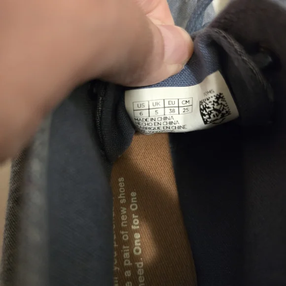 TOMS Speckled Denim Wedge Booties Tribal Design On Back Heels Laceup Shoes Sz 6 - Picture 14 of 17